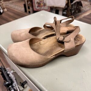 Dansko Sam women's closed-toe open-back sandals size 39 beige color